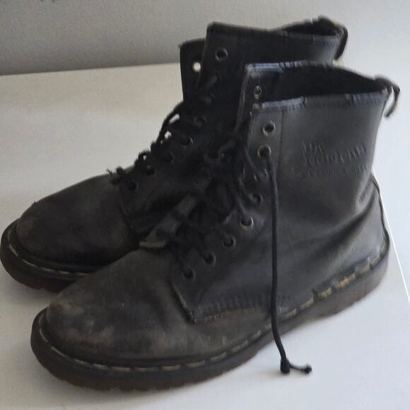 Vintage Dr. Martens 1460 Boots – Made in England – UK 5 / US Women’s 7 - Picture 2 of 4